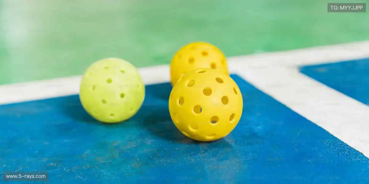 🎁【周边商城】限量潮品，把偶像的荣耀穿在身上！